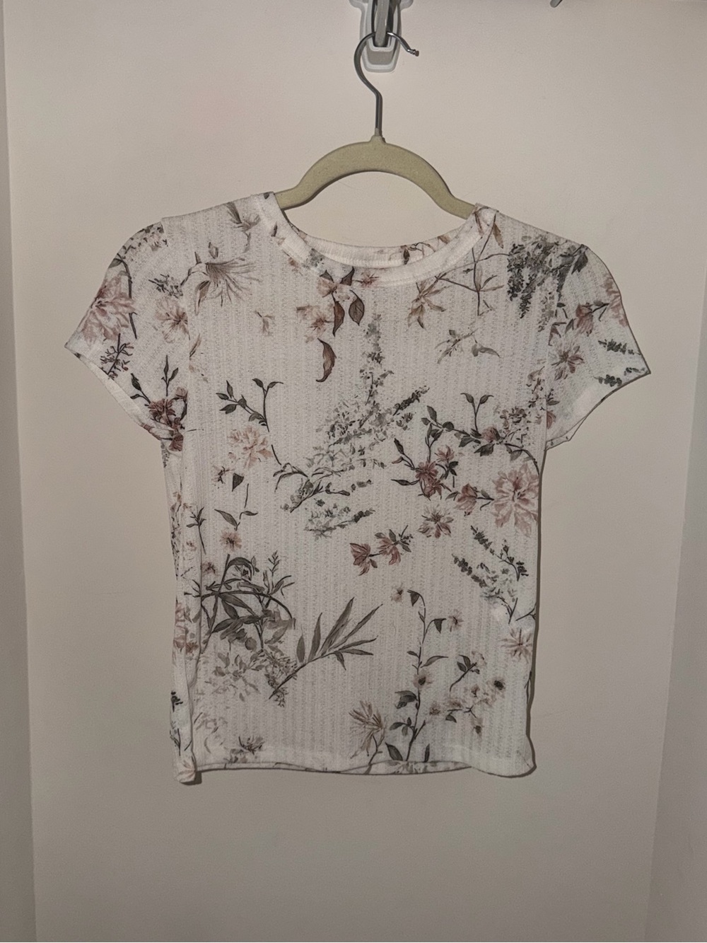 Koaj Women’s White Floral Short Sleeve Tee
